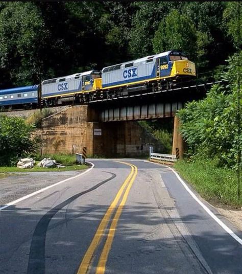 Clinchfield line.  Huntdale, NC Csx Transportation, Abandoned Train, Railroad Pictures, Toy Trains, Model Train Sets, Railroad Photography, Railroad Photos, Train Photography, Old Trains