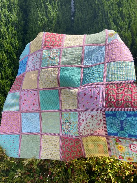 FREE QAYG-ALONG: WE JOINED OUR QUILT! Triangle Template, Repetitive Pattern, Crumb Quilt, String Quilt, String Quilts, Free Pdf Pattern, Mystery Quilt, Picture Quilts, Quilt As You Go