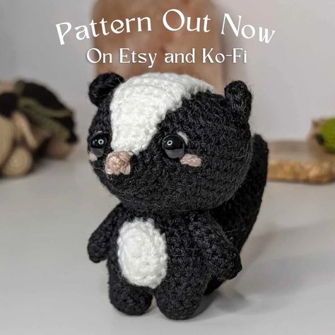 Skunk Cottage Critter Pattern Release and Tester Appreciation 🦨🖤 Pattern is out now! Thank you so much to all the amazing testers, didn't they do the best job? I can't wait to see more skunks out there! Which colour will you choose? 💕 I have a tester call up for the rat, and the fox will follow tomorrow, and then that's a wrap on series 1 of the Critters! I have a competition in mind to give away the set as a thank you for all your support 😊 Now I have to decide what Series 2 will be, I... Crochet Badger Pattern Free, Cottagecore Animals, Good Job, Crochet Animals, Crochet Amigurumi, Tatting, Weaving, Amigurumi, Crochet Patterns