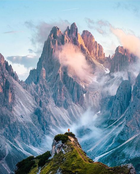 Wonderful Places on Instagram: “The Dolomiti - Italy ✨😍😍😍✨ . Pictures by ✨✨@mblockk✨✨ #wonderful_places for a feature ❤️” Alam Yang Indah, Beauty Hair, Hair Skin, Antalya, Wonderful Places, Land Scape, Beautiful Landscapes, Trekking, Places To See