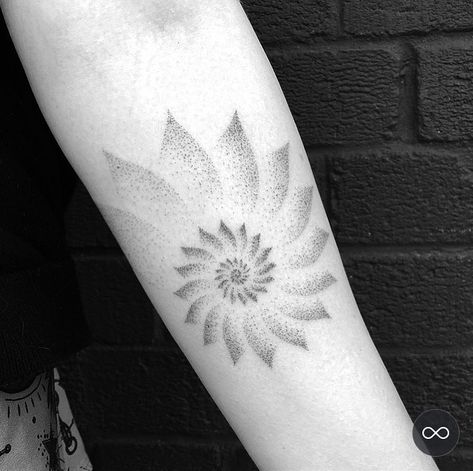 Spiral Dot Tattoo, Fibonacci Tattoo Shoulder, Fibanocci Spiral Tattoos, Spiral Mandala Tattoo, Fibinocci Spiral Tattoo, Spiral Tattoo Designs, Fibbonaci Spiral Tattoo, Fibonacci Tattoo Sacred Geometry, Dot Art Tattoo