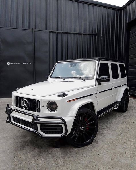 Mercedes G Series, Luxury Suv Cars, Mercedes Suv, Dream Cars Mercedes, Mercedes G Wagon, Top Luxury Cars, Mercedes Benz G Class, Toyota Land Cruiser Prado, Car Goals