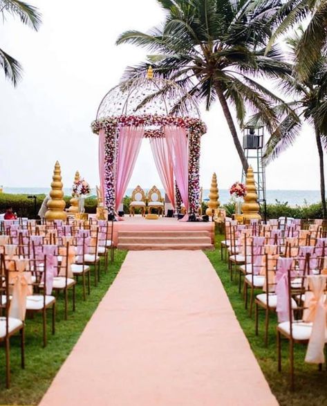 Traditional Mandap, Hindu Wedding Decor, Wedding Floral Backdrop, Indian Beach Wedding, Aisle Ideas, Backdrop Flowers, Goa Wedding, Reception Backdrop, India Wedding