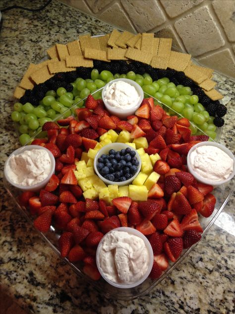 Baseball themed fruit tray Brunch Themes, Baseball Baby Shower Theme, Pea In A Pod, Baseball Theme Party, Baseball Diamond, Baseball Birthday Party, Elegant Baby Shower, No Calorie Snacks, Baby Shower Brunch