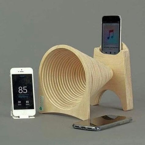 Smartphone Speaker, Handy Gadgets, Wood Speakers, Wooden Speakers, Speaker Box Design, Diy Speakers, Sound Boxes, Learn Woodworking, Speaker Design