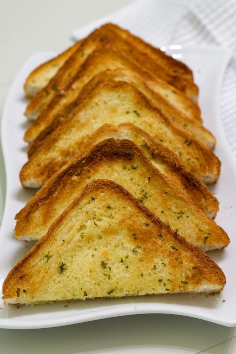 Enjoy buttery Garlic Texas Toast with homemade garlic butter, easy to make in the oven, skillet, or air fryer. Thick slices of Texas toast are slathered with a creamy garlic butter made from garlic powder, butter, and dried herbs. Bake until golden and crispy, cook on the stovetop for a perfect crunch, or air fry for a quick, toasted version. It's a versatile, tasty addition to any meal that's sure to be a hit! Butter Toast Bread, Garlic Toast With Bread In Oven, Garlic Butter Toast, Garlic Toast With Bread, Garlic Texas Toast, Toast Garlic Bread, Garlic Toast Recipe, Texas Toast Garlic Bread, Garlic Butter For Bread