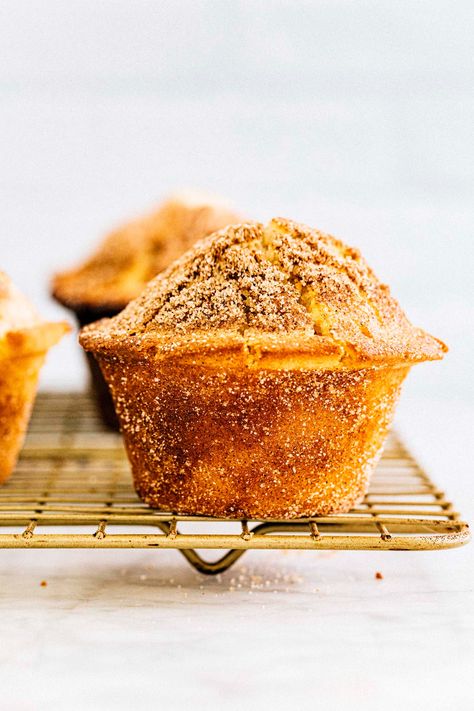 Bakery Style Snickerdoodle Muffins » Hummingbird High Snickerdoodle Muffins, Breakfast Brownies, Levain Bakery, Muffin Tops, Snickerdoodle Recipe, Breakfast Sweets, Homemade Muffins, Savory Tart, Close Up Photo