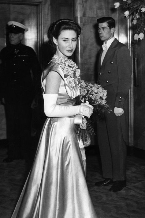 Princess Margaret's Best Style Moments - Royal Fashion of Princess Margaret Prinses Margaret, Princesa Margaret, Peter Townsend, Princesa Elizabeth, Royal Lifestyle, Young Queen Elizabeth, Margaret Rose, The Younger Sister, King George Vi