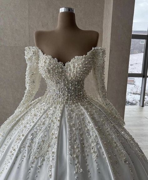 Dress Modification, Turkish Wedding Dress, Extravagant Wedding Dresses, Big Wedding Dresses, Pearl Wedding Dress, Satin Bridal Gowns, Dreamy Wedding Dress, Extravagant Wedding, Wedding Dresses Cinderella