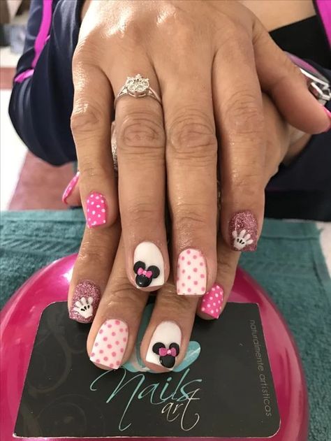 Disney Magic at Your Fingertips: Mickey & Minnie Nail Art Inspiration Minnie Mouse Fingernails, Girly Disney Nails, Minnie Mouse Valentines Nails, Disney Valentines Nails Designs, Disneyworld Nails Ideas, Minnie Mouse Manicure, Disney Nails Spring, Disney Pink Nails, Hot Pink Disney Nails