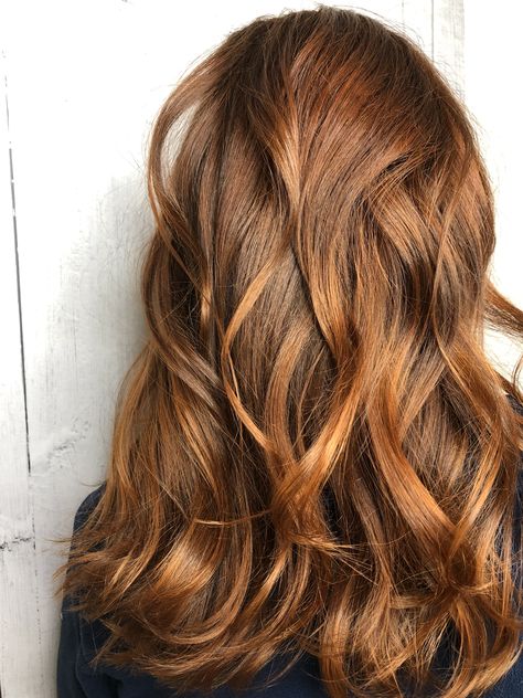 Light Brown Copper Hair Balayage, Copper Hair Green Eyes, Copper Gold Hair Color, Cooper Highlights, Warm Copper Balayage, Brown Hair Blue Eyes Pale Skin, Baylage Hair, Warm Brown Hair, Brown Hair Green Eyes