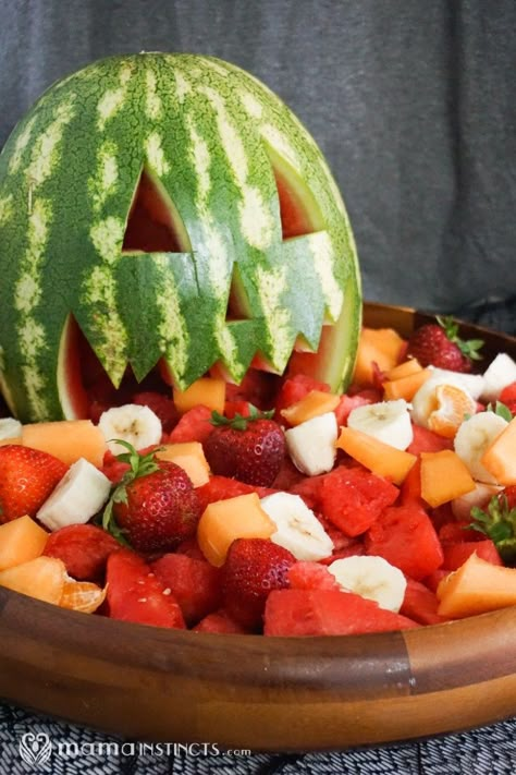 Vomiting Watermelon Fruit Tray - a Fun and Healthy Halloween Snack – Mama Instincts® Halloween Fruit Bowl, Fruit Tray Halloween, Halloween Fruit Display, Skeleton Fruit Tray, Halloween Watermelon Carving, Spooky Fruit Tray, Halloween Vegetable Tray, Halloween Veggie Tray Ideas, Halloween Fruit Tray Ideas