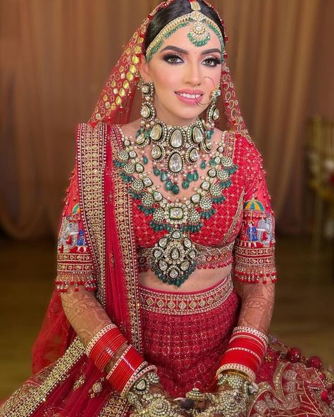 Red Bride, Jadau Jewellery, Indian Bride Makeup, Wedding Jewelry Sets Bridal Jewellery, Bridal Jewellery Inspiration, Bridal Chura, Latest Bridal Lehenga, Bridal Makeup Images, Bridal Necklace Designs