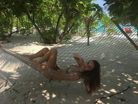 Beach Hammock Pictures Instagram, Cute Hammock Pics, Hammock Photo Ideas, Hammock Instagram Pictures, Hammock Pics, Cancun Poses, Candid Instagram Pictures, Hammock Pictures, Hammock Poses