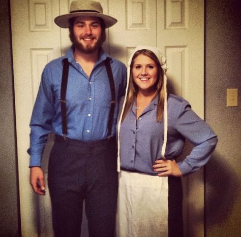 32 DIY Ideas for Couples Halloween Costumes Juno Halloween Costume, Amish Costume, Smurfette Costumes, Luigi Halloween Costume, Purim Costumes, Halloween Costumes Diy Couples, Couples Halloween Costumes, Halloween Bride, Diy Couples Costumes