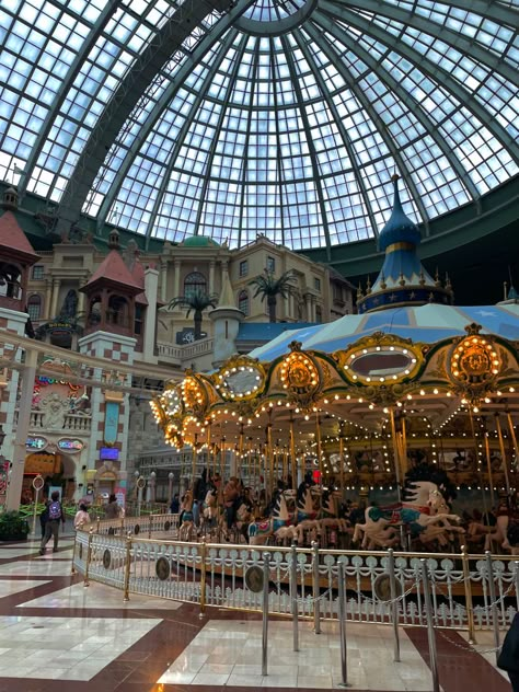 Lotte World Aesthetic, Lotte World Seoul Aesthetic, Lotte World Seoul, Theme Park Aesthetic, Snow In Korea, Seoul Itinerary, Korea Summer, Korean Vibes, South Korea Photography