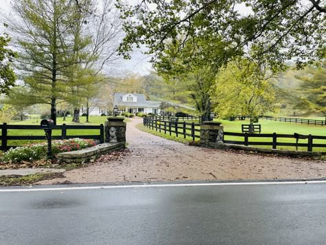 Entrance Landscaping, Driveway Entrance Landscaping, Farm Entrance, Dream Horse Barns, Driveway Entrance, Farm Layout, Driveway Design, Driveway Landscaping, Dream Farm