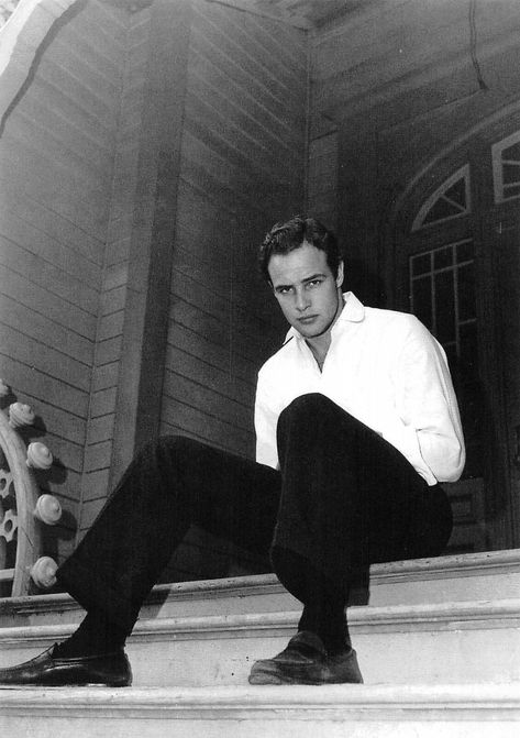 Masc Fashion, Rudolph Valentino, Old Hollywood Style, Hollywood Men, Oxford Brogues, Mens Outfit Inspiration, Marlon Brando, Classic Movies, Hollywood Glamour