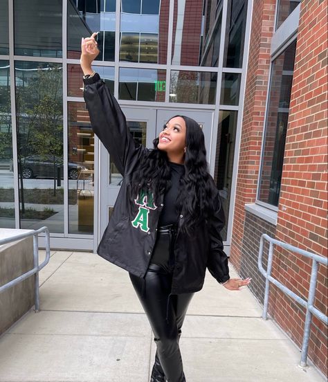 Black Sorority Outfits, Black Sorority Girl Aesthetic, Black Sorority, Aka Sorority Pictures, Alpha Kappa Alpha Outfits, Sorority Photoshoot, Ivy Girl, Sorority Pictures, Sorority Themes