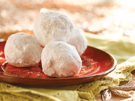 Mexican Wedding Cookies (Polvorones). Photo by Crisco Recipes Almond Balls, Polvorones Recipe, Mexican Wedding Cookies Recipes, Wedding Cookies Recipe, Crisco Recipes, Mexican Wedding Cookies, Golf Event, Snowball Cookies, Cherry Candy