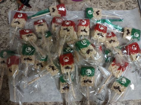 Mario Bros Rice Krispies, Super Mario Rice Krispie Treats, Mario Rice Krispie Treats, Mario Treats Ideas, Super Mario Birthday Treats, Mario Birthday Treats, Super Mario Treats, Bro Birthday, Mario Halloween