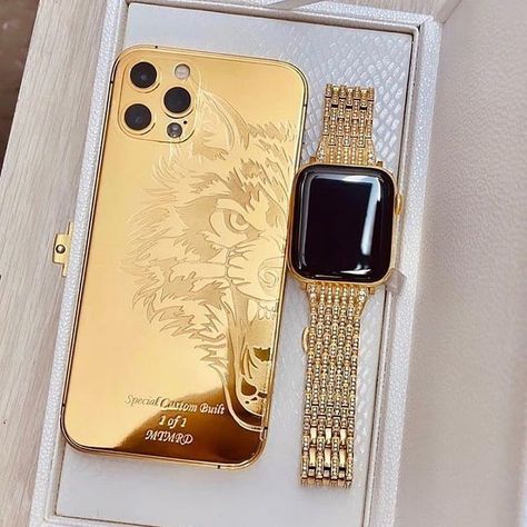 Apple Gadgets Iphone, Iphone Gold, Smartphone Gadget, Bling Phone Cases, Stylish Iphone Cases, Expensive Jewelry Luxury, Iphone Obsession, Gold Iphone, 38mm Apple Watch Band