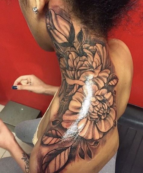 Connecting neck & shoulder tattoo Dove Tattoo, Neck Tattoos Women, Snakebites, Black Girls With Tattoos, Geniale Tattoos, Dope Tattoos For Women, Shoulder Tattoos For Women, Stylist Tattoos, Lip Tattoos