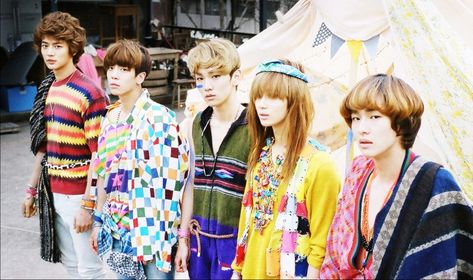 Hippie / boho concept. Baggy jumpers, mismatched prints, tasseled bowl cuts and long hair. Sherlock Photoshoot, Sherlock Shinee, Shinee Sherlock, Shinee Members, Smile Gif, Onew Jonghyun, Shinee Jonghyun, Tough Cookie, I Miss Him