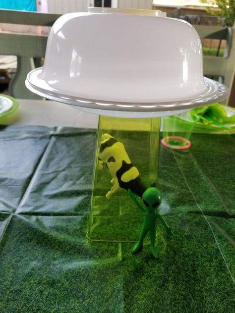 Diy Alien Party Decorations, Diy Alien Decorations, Alien Invasion Decorations, Diy Ufo Decoration, Alien Outdoor Decorations, Alien Crafts, Alien Abduction, Bday Party Theme, Library Programs