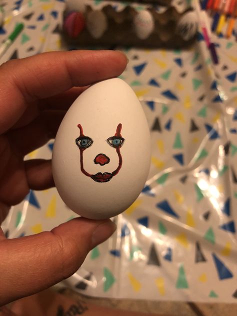 Pennywise Easter egg FB inspired. Easter Egg Art, Artsy Ideas, Easter Egg Designs, Egg Painting, Egg Designs, Egg Art, Disney Quotes, Egg Decorating, Easter Egg