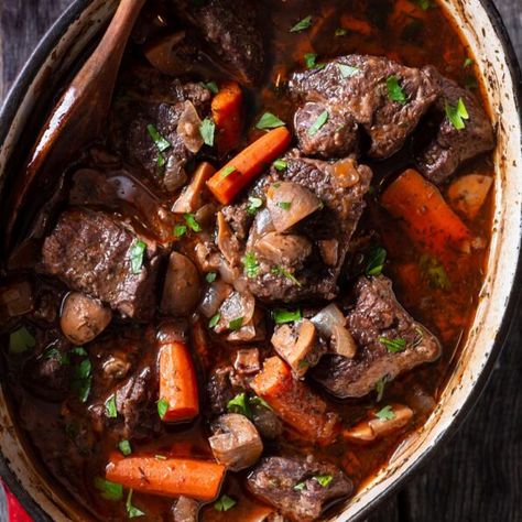 Pioneer Woman Beef Bourguignon Easy Beef Bourguignon, Slow Cook Turkey, Red Wine Beef Stew, Red Wine Beef, Beef Bourguignon Recipe, Turkey Stew, Dutch Oven Cooking, Fried Chicken Breast, Dutch Oven Recipes