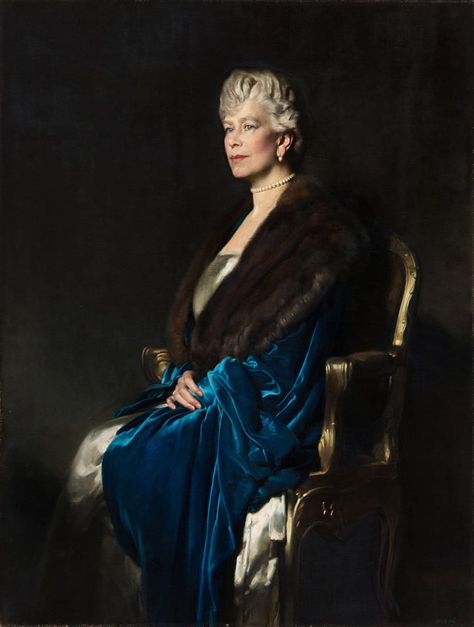 Queen Mary, 1930 portrait. Mary Of Teck, Iconic Wedding Dresses, Princess Louise, Royal Portraits, Human Icon, Iconic Weddings, Isabel Ii, Queen Of England, European Royalty