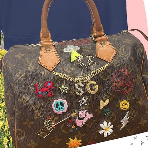 Bag With Patches, Handbag Inspiration, Bag Styling, Purse Diy, Lv Bags, Louis Vuitton Purse, Diy Purse, Bag Charms, Vintage Louis Vuitton