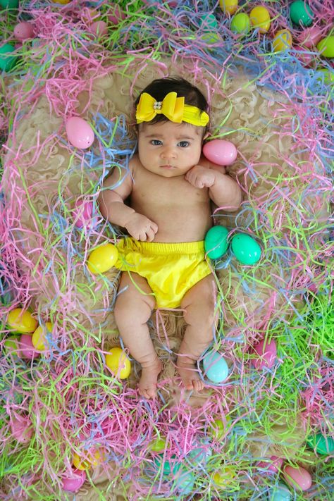 Baby Easter Pictures, Easter Baby Photos, Easter Photography, Easter Photoshoot, Baby Milestones Pictures, Foto Newborn, Monthly Pictures, Monthly Baby Pictures, Monthly Baby Photos