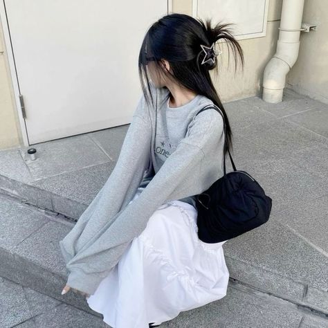 Peony Aesthetic, White Skirt Outfits, Street Outfits, Outfit Korean, Aesthetic Streetwear, Foto Ideas Instagram, Fairy Grunge, Grunge Style, 가을 패션