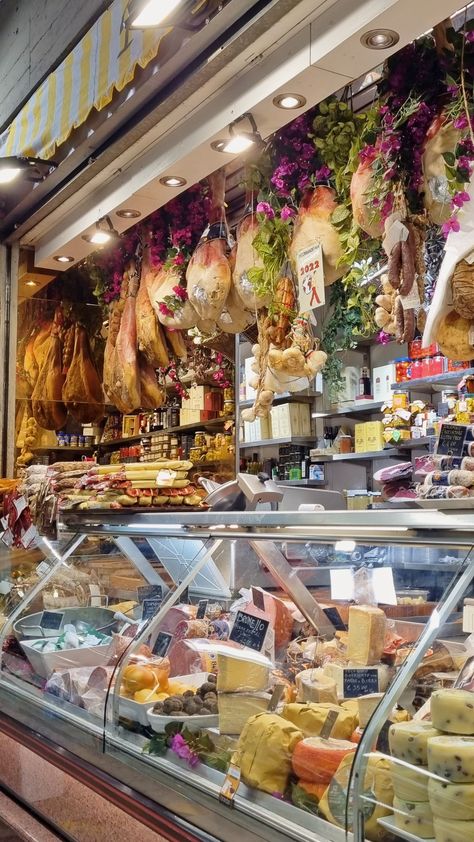 #romanticize #vibe #aesthetic #italianaesthetic #life #market #ham #cheese #tradition #oldage Italian Market Aesthetic, Florence Market, Italian Steak, Food In Italy, Italian Market, Mediterranean Lifestyle, Luxury Travel Destinations, Central Market, Living In Italy