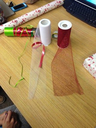 Tulle Bows Diy Christmas, Tulle Ribbon Bow Christmas Gifts, Gift Wrapping With Tulle, How To Make Bows From Wrapping Paper, How To Make Tulle Bows, Tulle Gift Wrapping Ideas, Tulle Bows For Gifts, Wrapping With Tulle, Christmas Gift Bows Diy