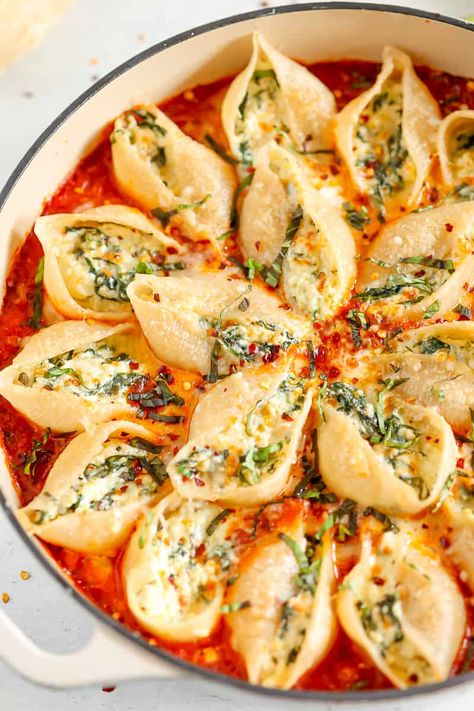 Shell Pasta Recipes, Stuffed Pasta, Easy Macaroni, Cheese Stuffed Shells, Crock Pots, Pasta Shells, Stuffed Shells Recipe, Italian Recipe, Hot Italian Sausage