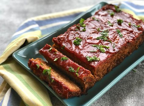 Beyond® Beef vegan meatloaf Vegan Thanksgiving Main Dish, Thanksgiving Main Dishes, Mcdougall Diet, Walnut Meat, Vegetarian Meatloaf, Thanksgiving Mains, Christmas Main Dishes, Vegan Christmas Dinner, Vegan Meatloaf