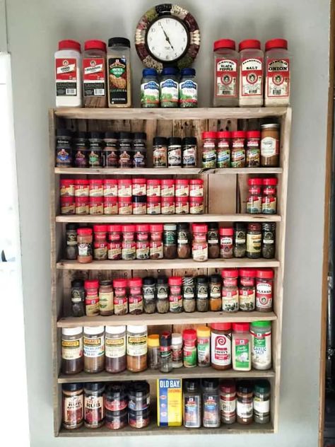 15+ Creative DIY Spice Rack Ideas & Plans [FREE] - MyMyDIY | Inspiring DIY Projects Diy Spice Storage, Pallet Spice Rack, Diy Spice Rack, Weird Places, Pallet Projects Easy, Diy Spices, Kitchen Organization Diy, Diy Kitchen Storage, Spice Storage