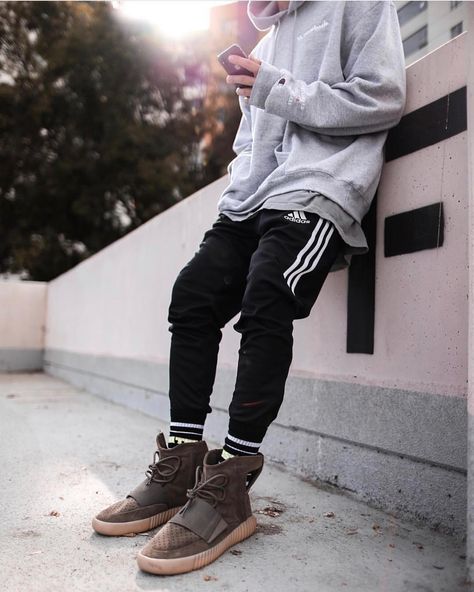 Yeezy 750 Outfit, Guzma Pokemon, Kanye West Outfits, Korean Street Wear, Urban Clothes, Yeezy 750, Yeezy Outfit, Streetwear Ideas, Japanese Street Wear