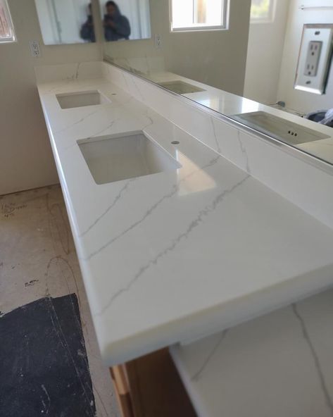 A beautiful quartz vanity ✨ #quartz #quartzcountertops #vanitytops #bathroom #bathroomdesign #bathroomremodel #bathroomrenovation #countertops #cagranite190 Countertop Quartz, Quartz Vanity, Mosaic Table Top, Bathroom Countertop, Bathroom Counters, Quartz Counter, Concrete Countertops, Tiny Kitchen, Vanity Top