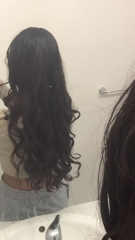 Latina Curls, Long Hair Selfie, Long Beautiful Hair, Latina Hair, Hair Curling Tips, Cute Friend Photos, Long Black Hair, Cut My Hair, Cute Poses For Pictures