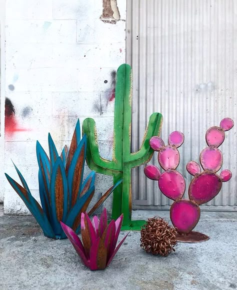 Starting the week with a desert sculpture combo, create your paradise with desert and abstract metal art by TopangaPatina, link in profile… Southwest Yard Decor, Metal Cactus Yard Art, Desert Sculpture, Cactus Crafts, Metal Cactus, Cactus Craft, Welding Crafts, Goat Art, Yard Sculptures