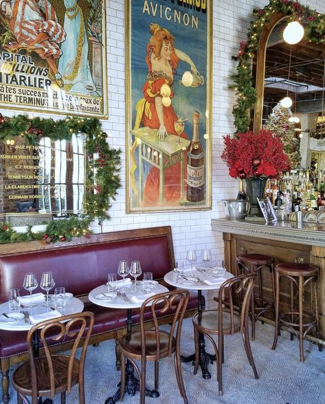 Parisian Cafe Interior, Restaurant Design Rustic, Speakeasy Bars, Instagrammable Restaurants, Bistro Decor, French Brasserie, Parisian Kitchen, Restaurants In New York City, Bistro Kitchen