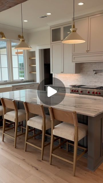 Signature Southern Accents on Instagram: "This kitchen is all style 🤩

Builder: @heirloom.homes 
Architect: @huntstudiosla 
Interiors: @storml / SSA

#findyoursignaturestyle #newconstruction #interiordesign #kitchen #kitchendesign #tilework #backsplash #quartzite #hardware #lighting" Brushed Bronze Kitchen, Southern Accents, Bronze Kitchen, Kitchen Crafts, Tile Work, Brushed Bronze, Kitchen Islands, The Ranch, Natural Style