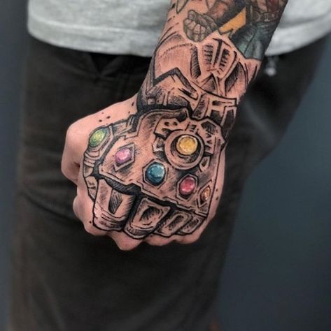 38 Tattoos inspired by famous movies. Thanos Tattoo, Tato 3d, Avengers Tattoo, Marvel Tattoos, Joker Tattoo, Scorpion Tattoo, Euro 2016, Tattoo Life, Famous Movies