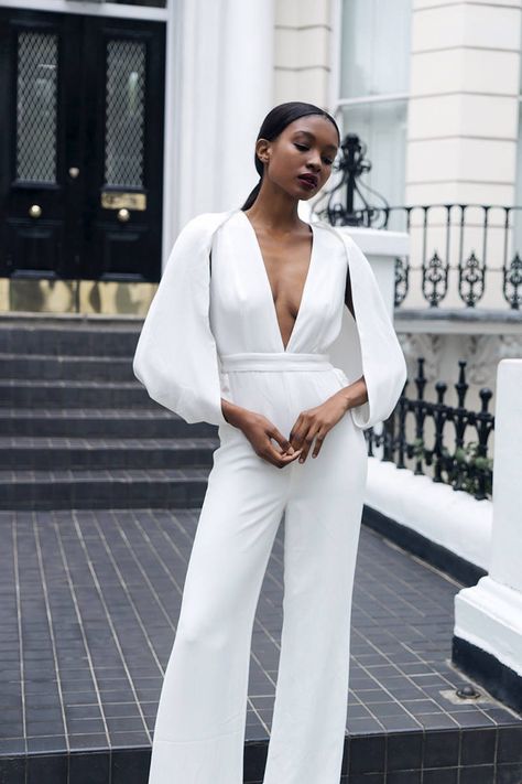 A different kind of all-white – Bisous Natasha White Jumpsuits, Cape Jumpsuit, Stil Boho, Cooler Look, Pinterest Fashion, Long Jumpsuits, Jumpsuit With Sleeves, Mode Inspiration, White Outfits