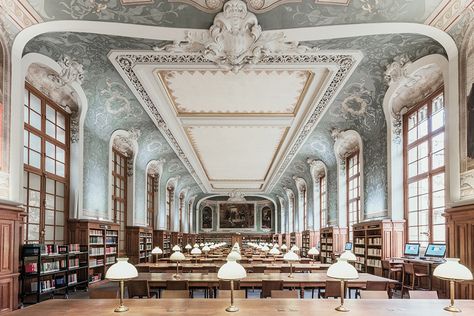 A Janitor's View of La Sorbonne University Beautiful Libraries, Lots Of Books, Academia Aesthetics, Beautiful Library, College Library, Public Libraries, French Photographers, Lodz, Paris Photo