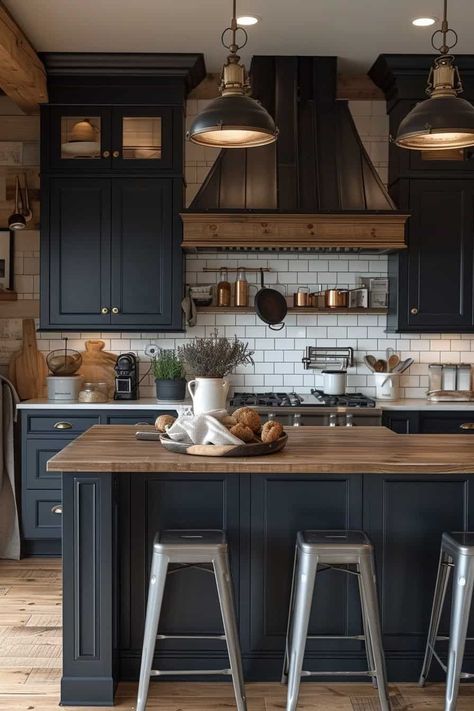 Modern Traditional Interior Design Kitchen, Cottage Kitchen Black Cabinets, Townhouse Kitchen Design, New Vintage Decor, Moody Kitchen Ideas Cozy, Dark Kitchen Cabinets Backsplash, Kitchen Interior Dark Cabinets, Kitchen Inspo Cozy, Black Kitchen Cabinets With Black Appliances